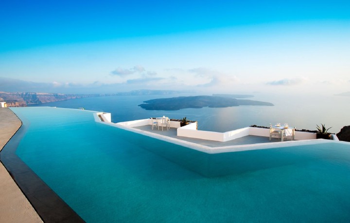 Infinity pool with views of the ocean